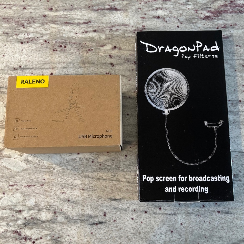 Raleno Microphone and DragonPad Pop Screen for Broadcasting